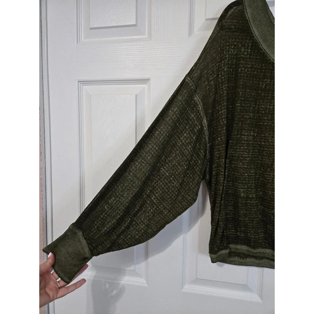 We the Free People M Olive Green V-Neck Oversized Waffle Knit Pullover Top